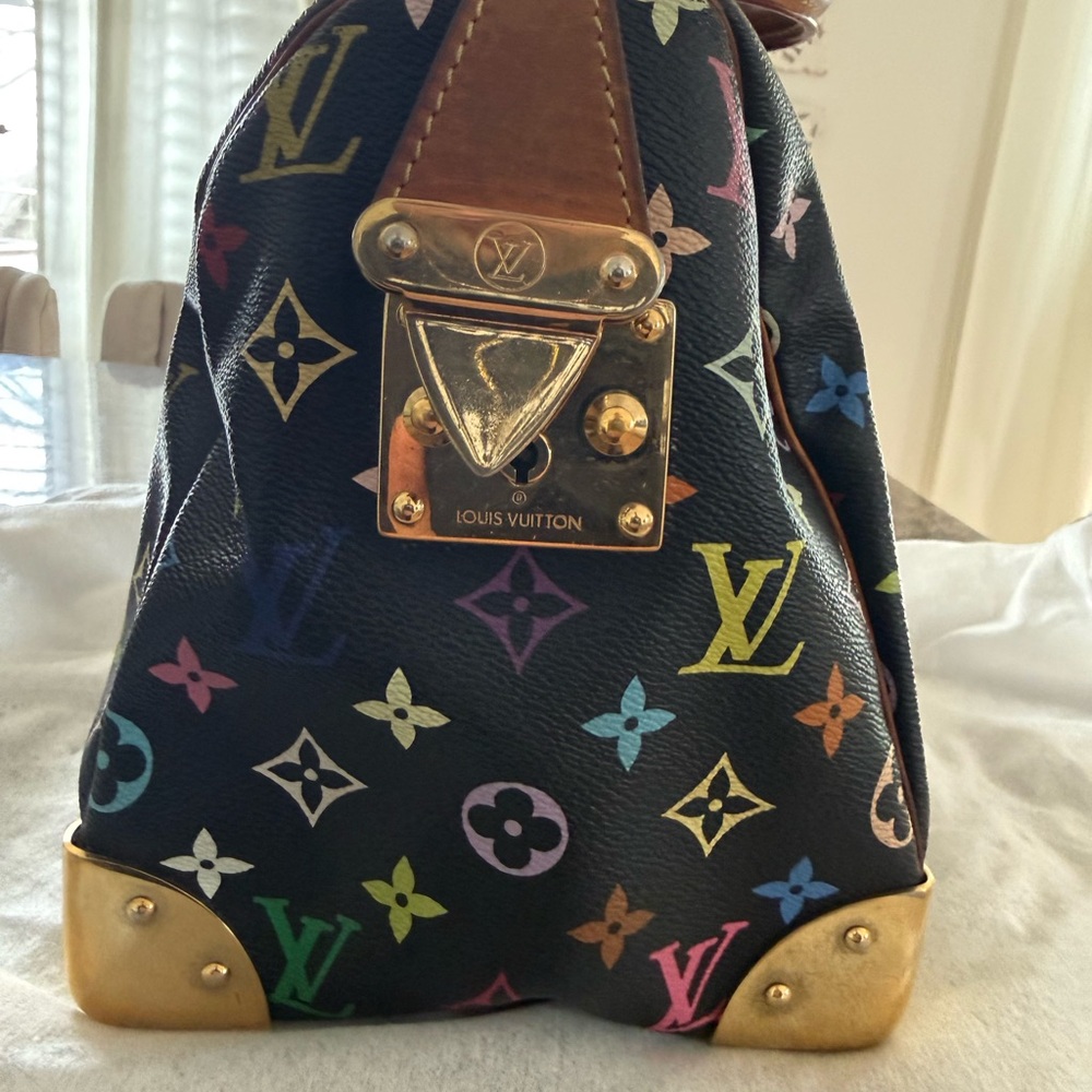 Louis Vuitton Black Speedy with Iconic Monogram and Gold Hardware - Picture 4 of 6